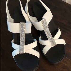 Skechers Stylish White and Black Skechers Cali Rumbler Sandals NWOT